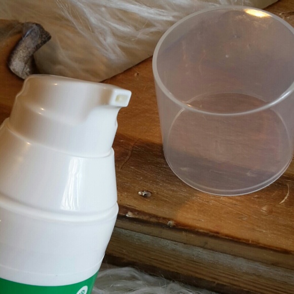 NIB Yes To Cucumbers Daily Calming Moisturizer - Picture 3 of 8